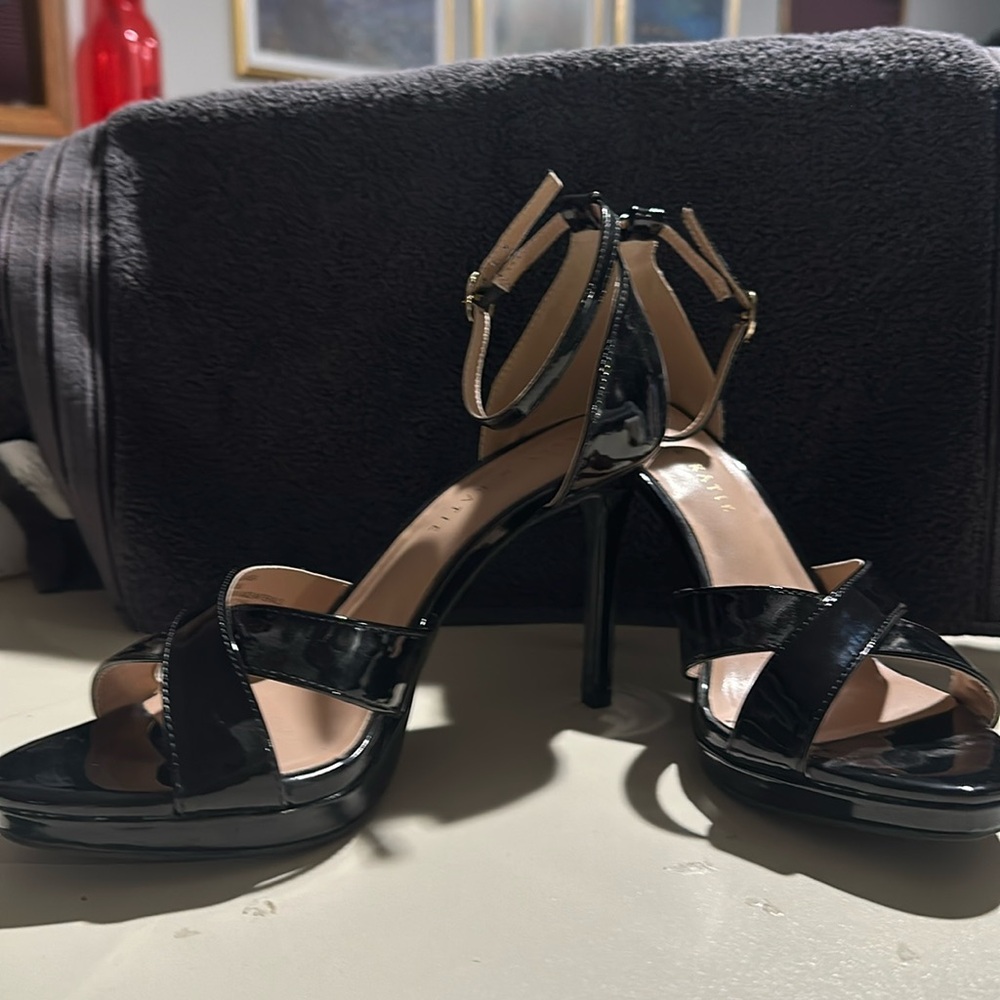 Kelly and Katie Sanesa Sandal Platform Heel